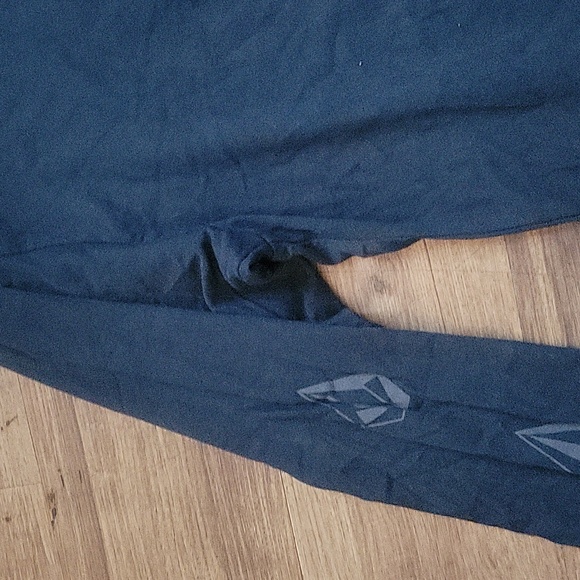 NWT Men's Black "Volcom V-Co-Tech Long Sleeve T-Shirt. Various sizes - Picture 2 of 5